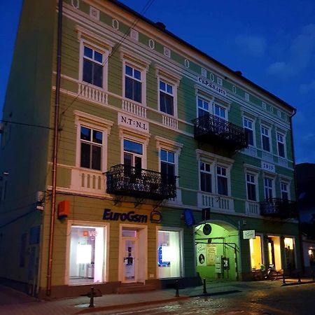 Hotel Sissy Vendeghaz Tîrgu Secuiesc Zewnętrze zdjęcie