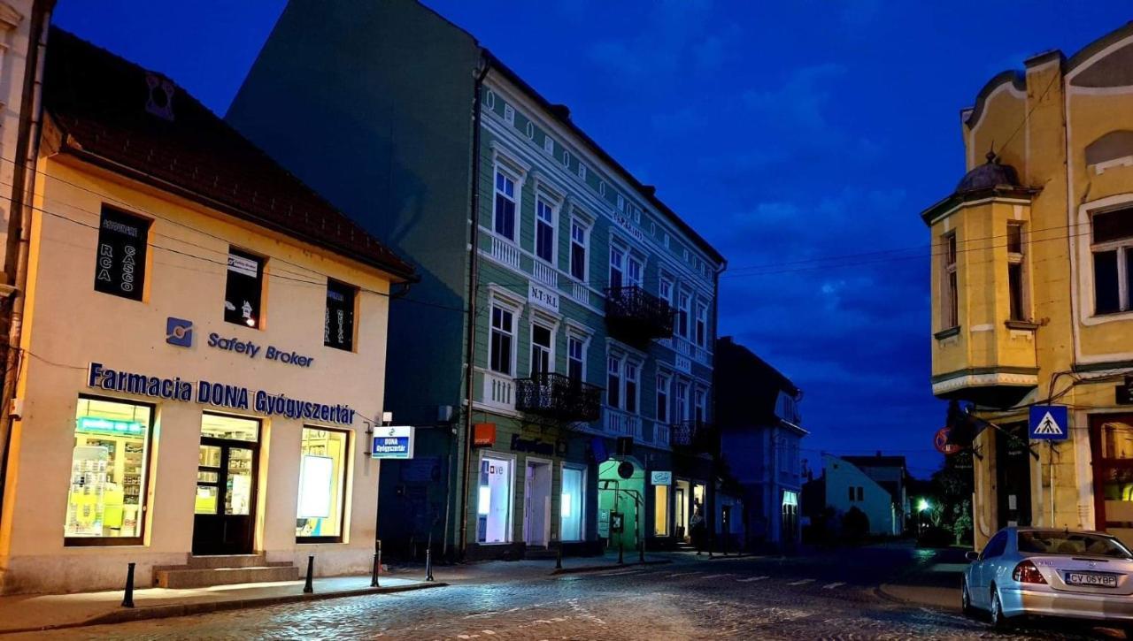 Hotel Sissy Vendeghaz Tîrgu Secuiesc Zewnętrze zdjęcie