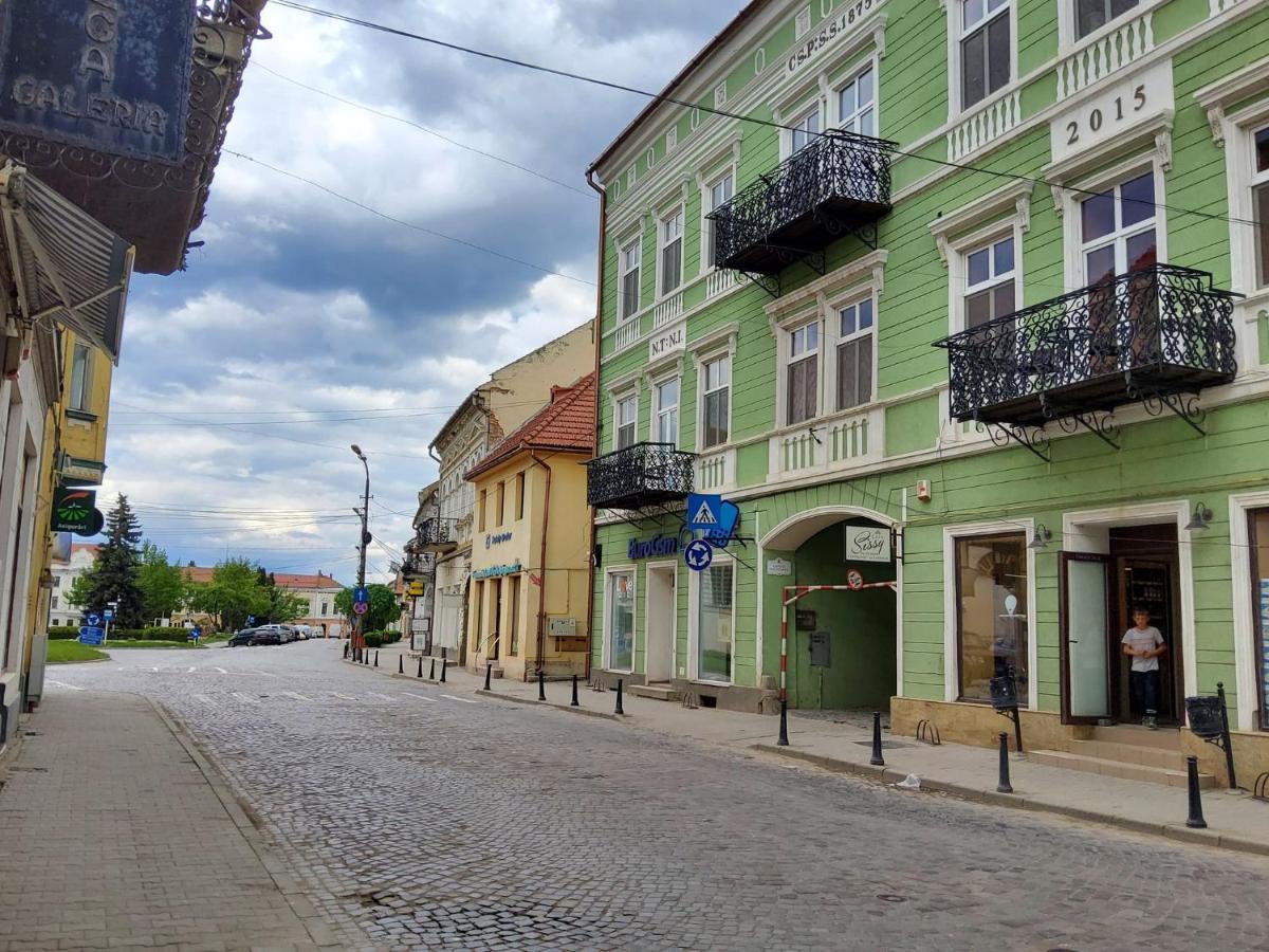 Hotel Sissy Vendeghaz Tîrgu Secuiesc Zewnętrze zdjęcie