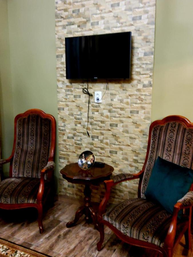 Hotel Sissy Vendeghaz Tîrgu Secuiesc Zewnętrze zdjęcie