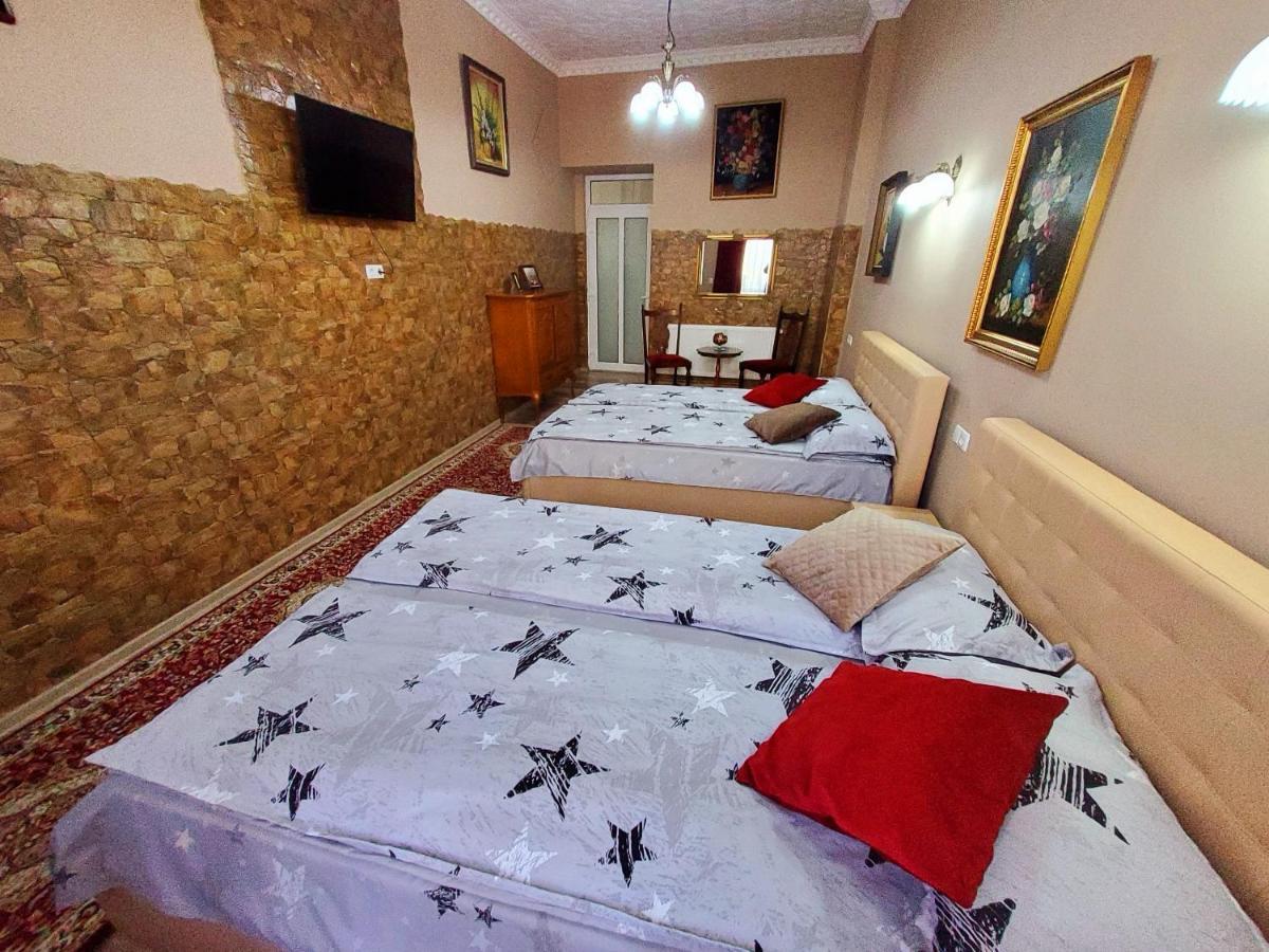 Hotel Sissy Vendeghaz Tîrgu Secuiesc Zewnętrze zdjęcie