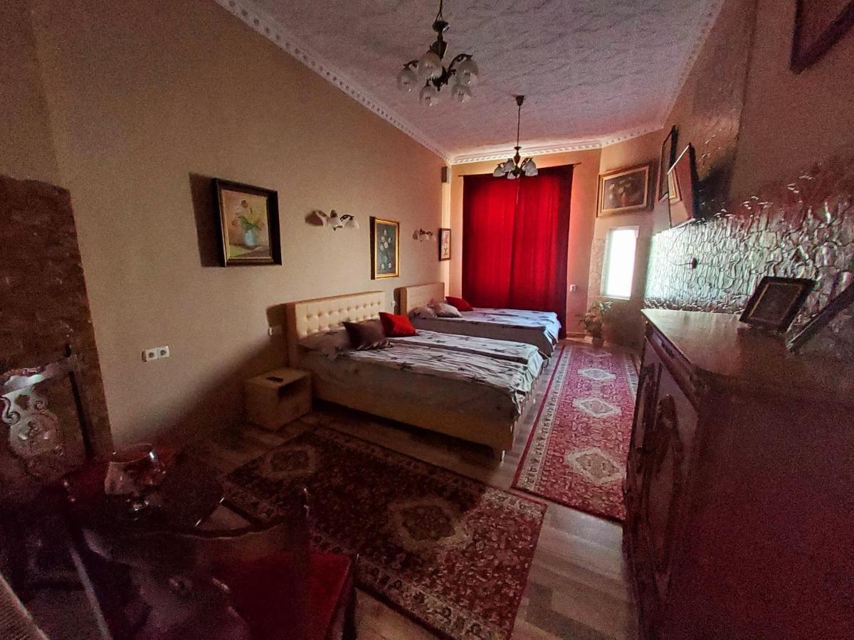 Hotel Sissy Vendeghaz Tîrgu Secuiesc Zewnętrze zdjęcie