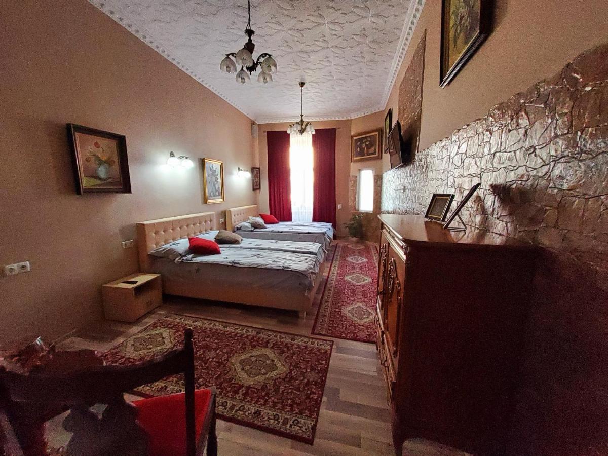 Hotel Sissy Vendeghaz Tîrgu Secuiesc Zewnętrze zdjęcie
