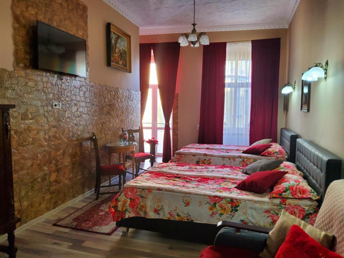 Hotel Sissy Vendeghaz Tîrgu Secuiesc Zewnętrze zdjęcie