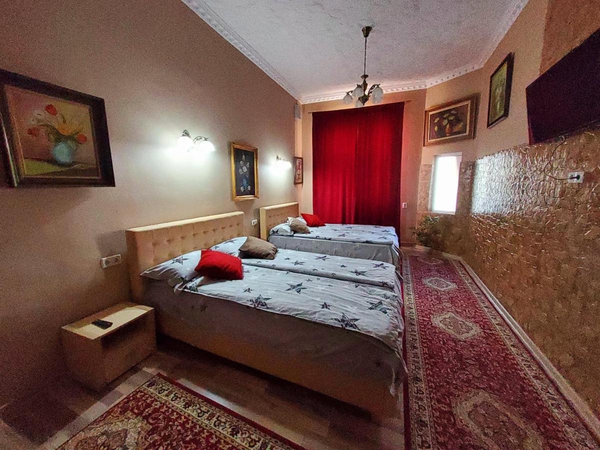 Hotel Sissy Vendeghaz Tîrgu Secuiesc Zewnętrze zdjęcie