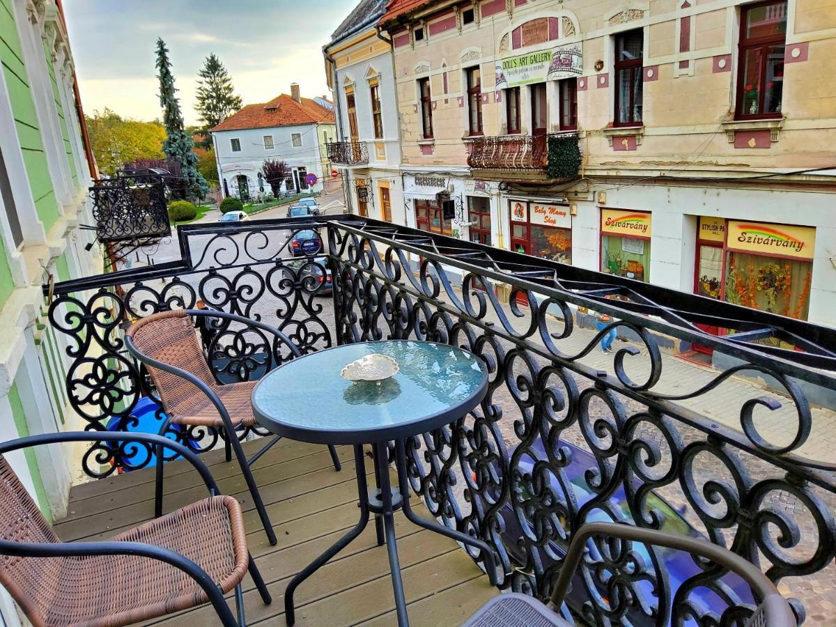 Hotel Sissy Vendeghaz Tîrgu Secuiesc Zewnętrze zdjęcie