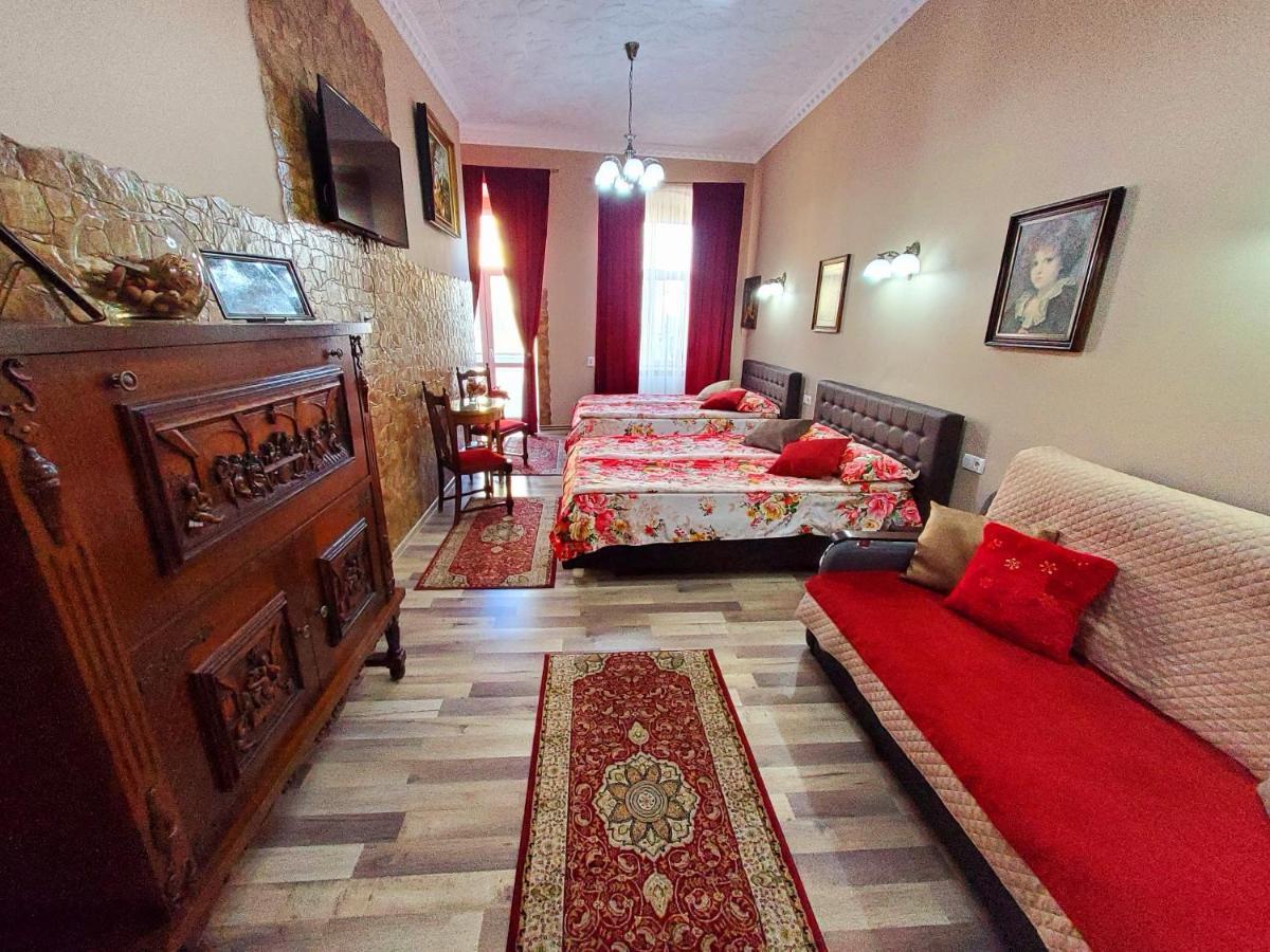 Hotel Sissy Vendeghaz Tîrgu Secuiesc Zewnętrze zdjęcie