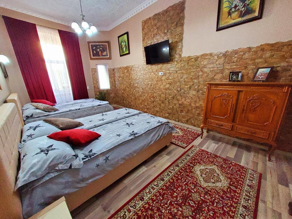 Hotel Sissy Vendeghaz Tîrgu Secuiesc Zewnętrze zdjęcie