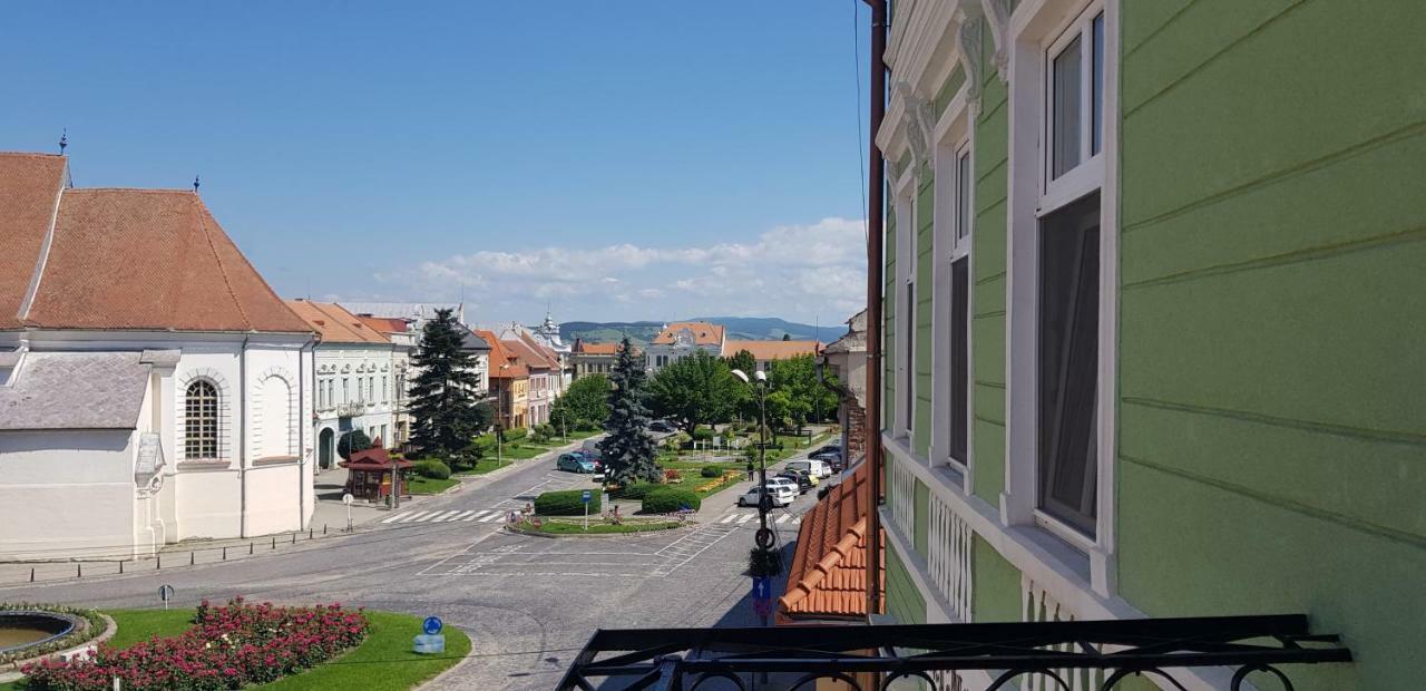 Hotel Sissy Vendeghaz Tîrgu Secuiesc Zewnętrze zdjęcie